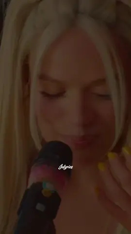 Ya casi sale😍 #karolg #karolgcolombia #quehubierasido #karolgfans #reggaeton #temazo #rolitas #lyricsvideo #parati #indirectas #foryou #song 