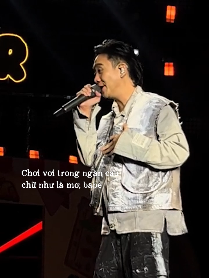 Anh luôn nhìn cuộc sống như vần thơ.. #FanEnt #chungtacuahientai #nhachaymoingay #justatee #conmuacuoi