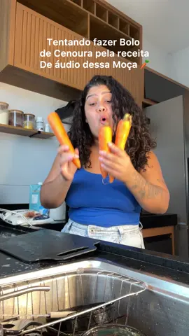 Minha mãe provando o bolo cru no final, tadinha 🤣😅  #bolodecenouracombrigadeiro #receitabolodecenoura 