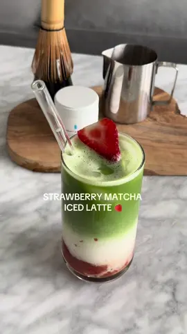 A bright berry twist on iced matcha lattes. You’ll want to make this all summer long 🍓🍵 #BlueBottleCoffee #matcha #matchalatte #strawberrymatchalatte #summerdrinks #summerdrinkideas #matchatea #matchalatterecipe 