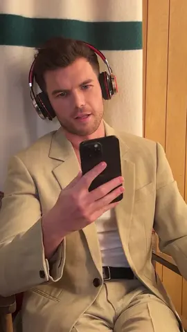 Go to bed for work or stay up and watch Luke?? I choose to stay up❤️‍🔥✨️🥰😏🫠 #bridgerton #bridgertonnetflix #bridgertontiktok #bridgertonedit #bridgertonscandal #lukenewton #lukenewtonuk #lukenewtonedit #lukenewtontiktok #colinbridgerton #colinbridgertonedit #colinbridgertontiktok #lordwhistledown #romancingmrbridgerton #romancingmisterbridgerton #fypシ゚viral #f #foryou #foryoupage #fy #fypage #foru 