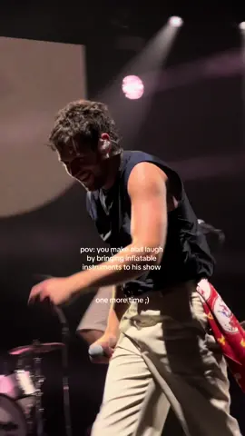 glad we could make you chuckle tonight @Niall Horan 🎸🎷 #theshowliveontour2024 #niallhoran #niallhoranvids #tslot #theshowliveontour #meltdown 