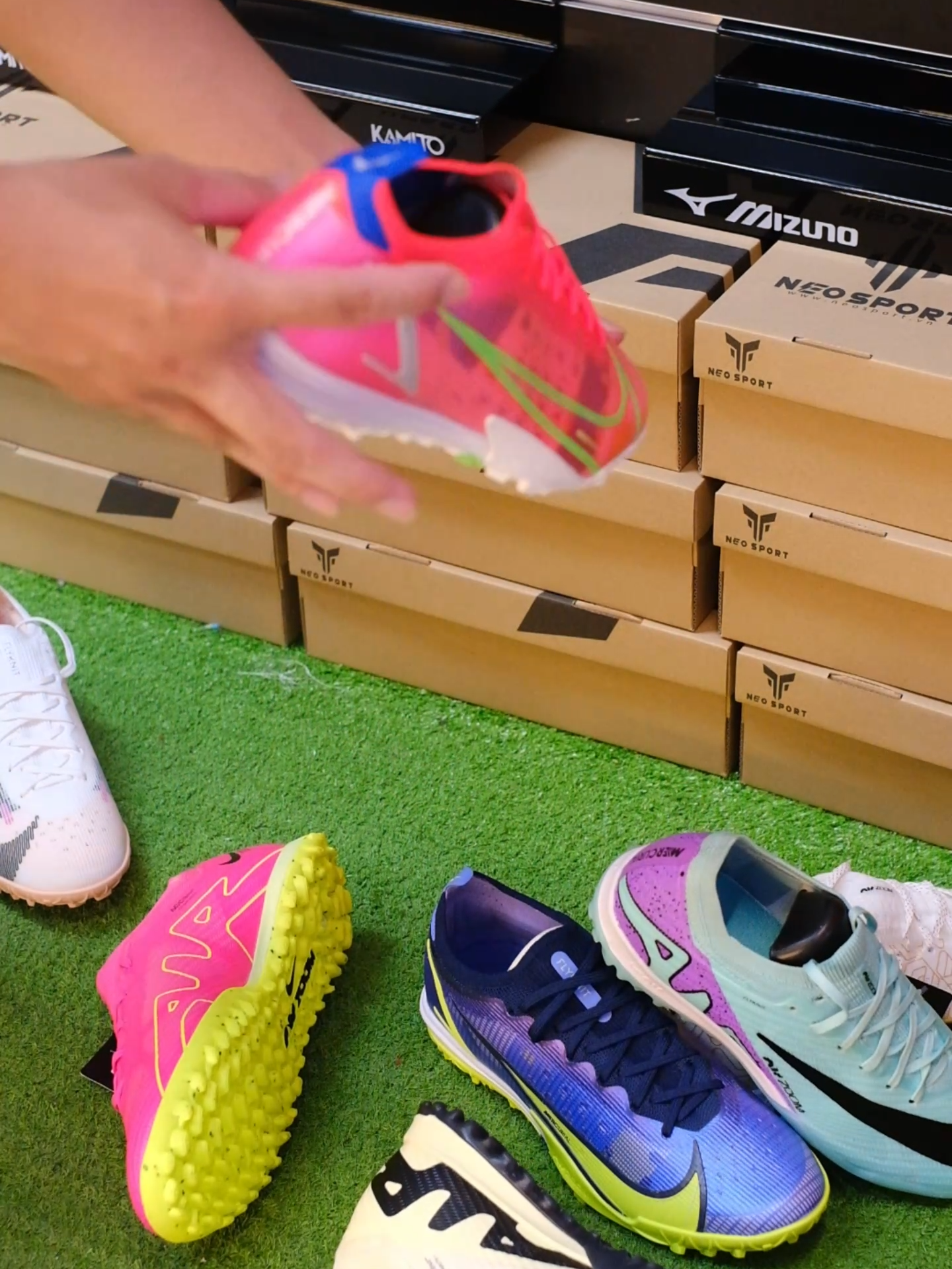 Lựa chọn khác ngoài pro cho nhưng ai thích cổ chun ôm chân nhé #neosportvn #fyp #futbol #xuhuong #viral