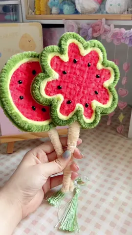 Ý tưởng từ kẽm nhung: quạt dưa hấu #HANDMADE #giftideas #gift #kẽmnhunghandmade #kẽmnhunglàmhoa #kẽmnhung #watermelon #dưahấu 