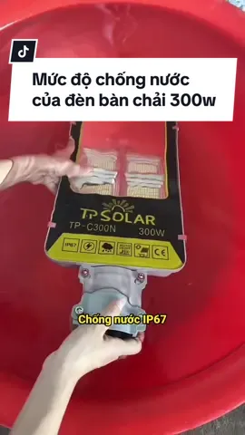 Mức độ kháng nước của đèn bàn chải năng lượng mặt trời 300w #tpsolar #tpsolarvietnam #dennangluongmattroi #dennangluongmattroichinhhang #tampinnangluongmattroi #quatnangluongmattroi #tiktok 