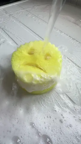 Sink scrub 💛🫧 #CleanTok #clean #cleaning #scrub #scrubbing #asmr #asmrsounds #viral #fyp #cleaningmotivation #Home #sink #kitchen #sudsy @methodproducts @methodcleaninguk @Scrub Daddy UK 