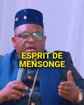Cette vidéo évoque les enseignements bibliques sur le rôle des esprits envoyés par Dieu, la gravité du blasphème contre le Saint-Esprit et l'incompréhension humaine face à l'action divine. 𝐏𝐨𝐢𝐧𝐭𝐬 𝐟𝐨𝐫𝐭𝐬 1. Le concept de Dieu envoyant des esprits pour influencer les événements terrestres, incluant des esprits de mensonge ou de mort, illustrant une perspective complexe de la justice divine. 2. La sévérité du blasphème contre le Saint-Esprit, qui est présenté comme un péché impardonnable, contrairement aux offenses contre d'autres figures divines ou prophétiques. 3. Le dilemme éthique et théologique que soulève l'action de Dieu dans le monde, notamment en ce qui concerne les notions de compassion, de vengeance et de justice divine. _____ Crédit : @Big Emmanuel Lumbu officiel