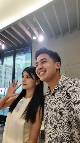 Siapa yang cita-citanya jalan bareng cewek Jepang? WKWKWK akhirnya ketemu Hitomi lagiii!! Tungguin vlognya yaa