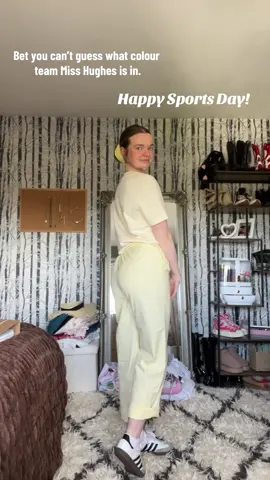 Sports day!☀️🏅#workinginaschool #primary #primaryeducation #aportsday #yellowteam #teacheroutfit #Summer #sunnyday #OOTD #teacheroutfitcheck 