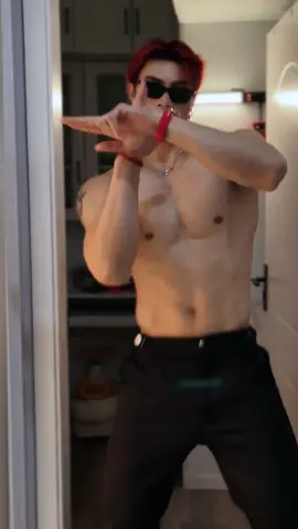 Sexy dancing is charming #fypシ゚viral #handsome #boyfriend #😍😍😍 #man #dance#muscle 