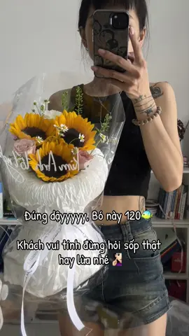 Hướng về tương lai- tiến về phía trước💪  Tốt nghiệp chọn hoa gì các bạn cũng biết rồi đó🧏🏻‍♀️ #nulaflorist #shophoabinhthanh #foryou #xuhuong2024 #hoagiare #hoatuoi #fypシ #hochiminh #hoatotnghiep #shophoasaigon #camtucau #hoahuongduong #flowers 