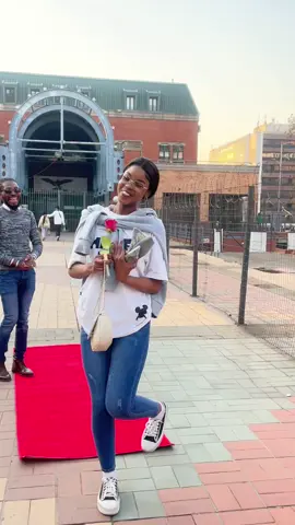 Rating strangers red carpet walking 🥰