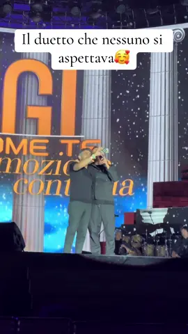 Il duetto che nessuno si aspettava 😍#neipertee #perte #trend #concertogigidalessio #piazzaplebiscito #marefuori #comandantemarefuori #annarè #gigidalessio 