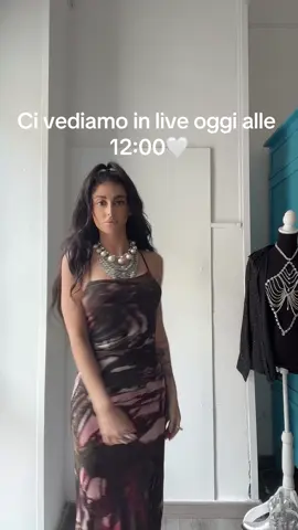 In live oggi con i nuovi arrivi di Lunedi 🍸#shopping #foryou #neipertee #foryoupage #viralvideo 