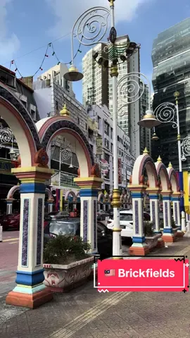 الحي الهندي  يشبه في تصميمه الاحياء الهندية وذلك لسكنهم فيه ، توجد به محلات ومطاعم ولكن لاتوجد انشطة او امور لفعلها The Indian Quarter is similar in design to the Indian neighborhoods because they live there. There are shops and restaurants in it, but there are no activities or things to do. #traveltiktok #travel_by_mo #malaysia #travel #india  @رحالTravels🇲🇦🇳🇱 
