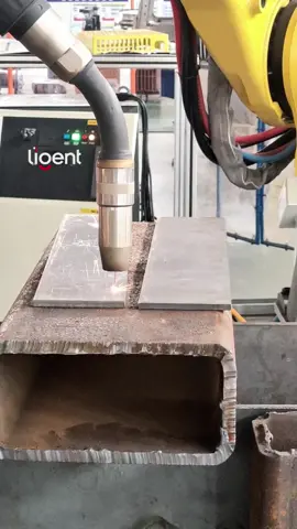 Don’t miss this novel robot welding method.#welding#weldingrobot#weldinglife#robot#robotics#tigwelding#migwelding#arcwelding#metalwelding#metalworking#weldingtiktok#abb#fanuc