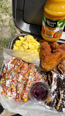 HAPPY SUNDAY 🌤️ BREAKFAST IS READYY ‼️ CHICKEN WINGS, WAFFLES (FRUITY PEBBLE, OREO OR CINNAMON TOAST CRUNCH) & EGGS W/ DRINK $25 🔥🔥🔥🔥🔥🔥🔥🔥🔥 PULL UP  - 2412 RUSSELL ST HOUSTON, TX 77026