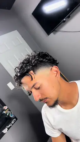 Our Curling Mousse is one od our top sellers, helping you achieve a moist and lutious look to your curls 🤌🏼🔥  #fup #curls #curlyhair #foryoupage 