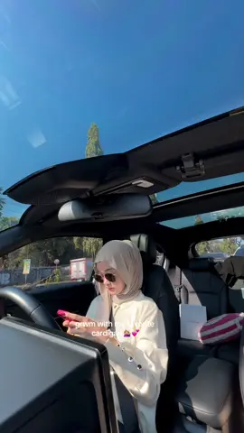 with joy cardigan check! 🪞🧖🏻‍♀️