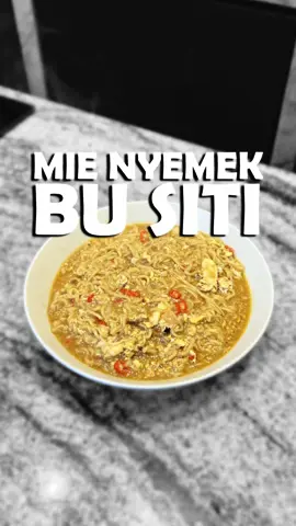 Mie Nyemek Bu siti  Resep : Air : 500 ml Indomie goreng : 2 bungkus Bawang putih : 5 siung Bawang merah : 3 siung Cabe rawit merah : Terserah Kecap : 1 Sdm Saos sambam : 1 sdm Mecin : 1/8 sdm Garam : 1/8 sdm @Indomie 