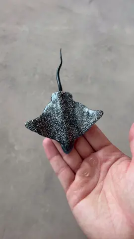 Air dry clay spotted eagle ray magnet 💙 the magic is in the details ✨ #airdryclay #diyclay #coastalcrafts #spottedeagleray #sea #diyprojects 