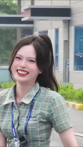 cô ấy kêu đi làm rất áp lực... mà sao lúc nào cũng thấy cô ấy cười vậy ta. Hay là áp lực quá phát điên rồi 🤣🤣🤣#tiktok #xuhuong #sev #subg #supporttech #smv #sevt #sevt❤️ #sdv #CapCut 