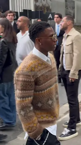 #Wizkid attends the Louis Vuitton Men's Spring-Summer 2025 show at Paris #FashionWeek