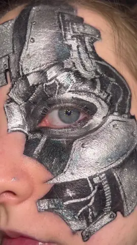 Mottowoche-Time travel #robotmakeup #metalicmakeup #makeuplook #creativemakeup #makeuptransition #cyborgmakeup #timetravel #mottowoche #zeitreise #fyp #foryoupage 