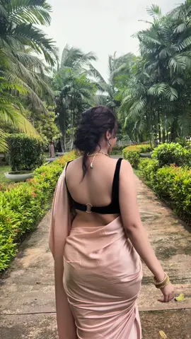 #CapCut #trendingtiktok #foryou #viral #sareelover #sareefashion #srilankan_tik_tok🇱🇰🇱🇰🇱🇰 #srilankangirl #viraltiktok 