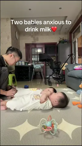 See how daddy takes care of two babies.#fyp #baby #funnyvideos #funny #foryou 
