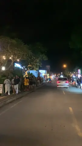 Yukkk gaskeen gesss “ suasana malam ubud syahdu #ubud #ubudbali #bali #baliterkinii #fypシ゚viral #imagebalitour #fyp 