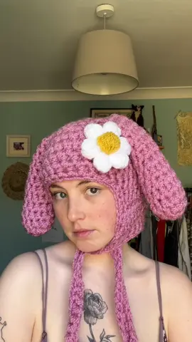 A recent (& favouirte!) comission 🌸 My Melody Sanrio inspired hat (cute) with removable flower (double cute!!!) 🎀 I wanna make moreeeeeeee #crochet 