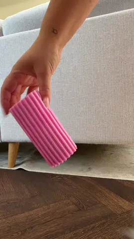 BIGGEST LIFEHACK ever for petowners!!! Scrub daddys damp duster, everybody!  Not sponsored (but please do 😉 @Scrub Daddy)  #dampduster #PetsOfTikTok #pethacks #pethair #lifechanging #lifehacks #fyp #foryoupage 