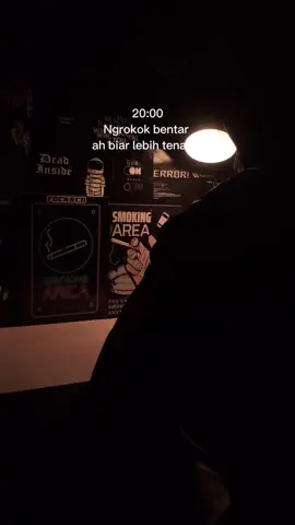 Udah mlm bukanya tidur malah makin kenceng🚬