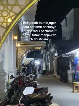 Ilmu tarikh🖤 (Dan yg sekarang yg wajib kita ketahui ada 25 Nabi & Rosul.) Tidak semua nabi dan rasul disebutkan nama dan kisahnya dalam Al-Qur'an maupun hadits. Selain itu, ada beberapa tokoh yang dikenal dalam literatur Islam, tetapi status kenabiannya diperdebatkan, seperti Khidir, Luqman al-Hakim, Dzulqarnain, dan Maryam. Taukah kalian gelar Ulul Azmi?? Ulul 'azmi adalah sebuah gelar khusus bagi golongan rasul pilihan yang mempunyai ketabahan luar biasa. Terdapat (5) lima rasul yang mendapatkan gelar ulul azmi yaitu :  1. Nabi Nuh 2. Nabi Ibrahim 3. Nabi Musa 4. Nabi Isa 5. Nabi Muhammad Gelar ulul 'azmi dijelaskan dalam Surah Al-Ahgaf ayat le-35 dan Asy-Syura ayat ke-18.