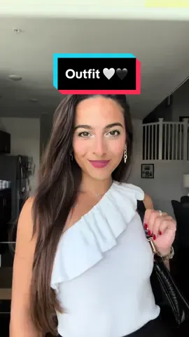 Vous validez ma tenue?😊 J’adore le noir et blanc 🖤🤍 #outfit #tenue #tenuedujour #women #elegant #chic #classy #black #white #beauty #france #usa #style #talons 