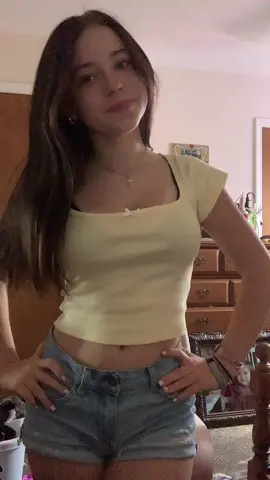 js wanted to show my outfit even tho @🪩🎀Allie🎀🪩 said my shirt was ugly 😞 #trending #fyp #foryou #mckinleybowles #makemefamous #viralvideo 