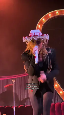 crying but its ok. 😭💌❤️ #sabrinacarpenter #shortnsweettour #sabrinacarpenteredit @Sabrina Carpenter @Team Sabrina 