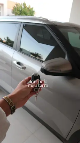 espero que gostem do tour pelo meu carro ja que voces sempre pedem ✨🫶🏻 o modelo dele é o Creta Ultimate.  Me acompanhem no canal :)  #tour #tourpelomeucarro #cartour #whatisinmycar #carro #hyundai #creta 