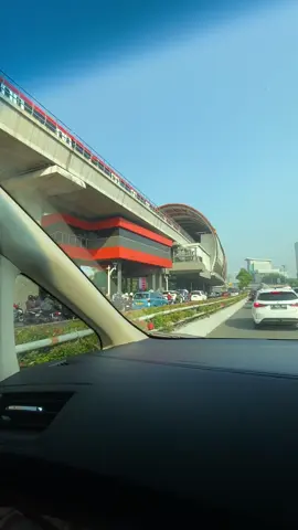 menuju semanggi #dalamkota #jalantol #jakarta #macet #vibes #pagi #lrtjabodebek #tolcawang 