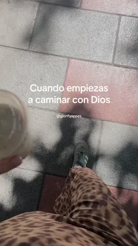 Cuando inicies tu caminar con Dios, puede que muchas personas se alejen, pero recuerda que tienes a Él, y eso es lo más importante. La fe a menudo nos lleva por caminos que otros no entienden, y está bien que así sea. No te desanimes por las despedidas, porque cada paso que das en dirección a Dios te acerca más a su amor incondicional y su guía eterna 💛 Comparte este mensaje con quien necesite escucharlo hoy. - #hagamosviralajesus #Dios #christian #biblia #devocional  #latinochristian #jesus #bibleapp #bibleverse #versiculosbiblicos