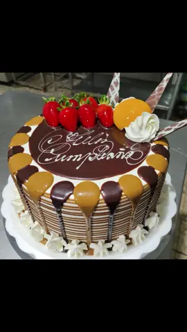 delicioso 😋 pastel con dulce de leche #amazingcakes #cakechocolate #cakeideas #cakedecorating #dulcedeleche 