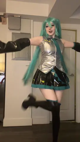 Miku revamp!!! Its been so long since I’ve done her! #hatsunemiku #miku #hatsunemikucosplay #mikucosplay #vocaloid #vocaloidcosplay 