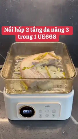 Một tầng hấp xôi, một tầng hấp thịt Quan trọng là NƯỚC THỊT HẤP xuống dưới khay nấu thành nồi canh rau củ ngọt ngon. Nồi hấp lẩu 2 tầng đa năng 3 trong 1 UE668 này tiện lắm các chị ạ. Em chỉ mất đúng 30p hấp mà xong 3 món vừa: NGON - HEALTHY - GIỮ DINH DƯỠNG  Mà quan trọng nấu xong rửa đúng 1 nồi, không phải lỉnh kỉnh nhiều dụng cụ nhà bếp nên tiết kiệm thời gian công sức lắm.  Nồi UE668 đang sale tốt chỉ 1399k thôi mà: Hấp - Xào - Nấu canh - Nấu cháo - Ăn lẩu cực tiện #noihap #unie 