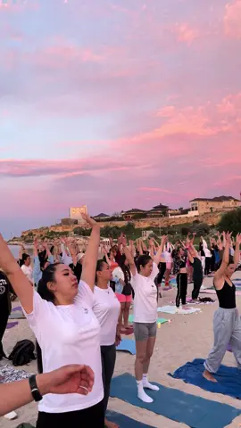 Благодарю жизнь❤️🙏🏻 21.06 в 5 утра прошло невероятно захватывающее и яркое на эмоции мероприятие - групповая йога на берегу Каспийского моря под руководством замечательной Шуги🫶🏻 Кто пропустил - советую обязательно присоединиться в следующем году💪🏼 #yogaday #2024 #йога #зож #спорт #Актау #7292 #Shuga