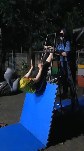 malem² tetep cri keringat💪😱 #latihansilat#silatkeren#silattren🔥#jilbabsilatviral#jilbabsilatfyp#silatfyp#jerseykeren#fyp 