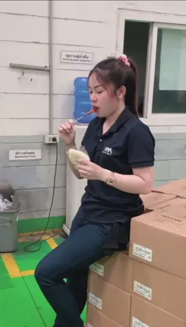 เครื่องก็ต้องดู ข้าวก็ต้องกิน😅😆🤪 #1998 #สาวอุบล #อิสเทรินซีบอร์ดระยองซอย9 