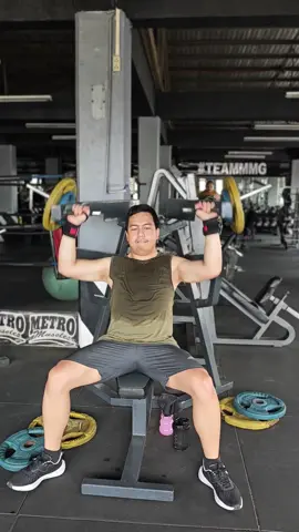 Wrist support para iwas injury! check the yellow basket mga bro! #Fitness #gym #GymTok #wristsupport #fyp 