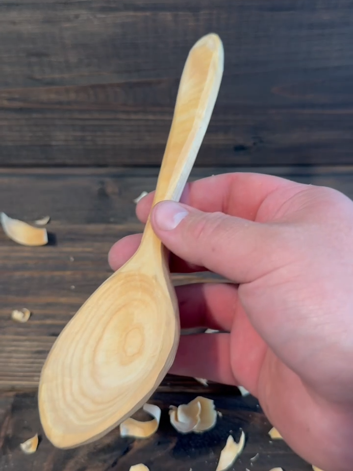 To spoon, or not to spoon? Ah, fork it. #spooncarving #asmr #bushcraft #woodworking