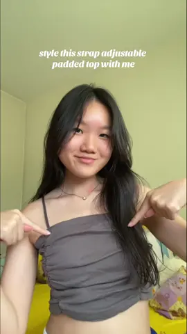 any girl wouldn’t miss out the chance to have a versatile clothing in their wardrobe (*´∇｀*) with adjustable straps and fully sealed in place padding, you can wear this out casually or formally, without worrying about discomfort with loose/tight straps or having to wear a bra ψ(｀∇´)ψ #paddedtop 
